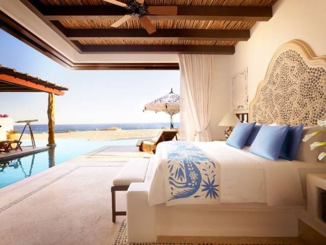 Dormitorio principal de la villa exclusiva frente al mar